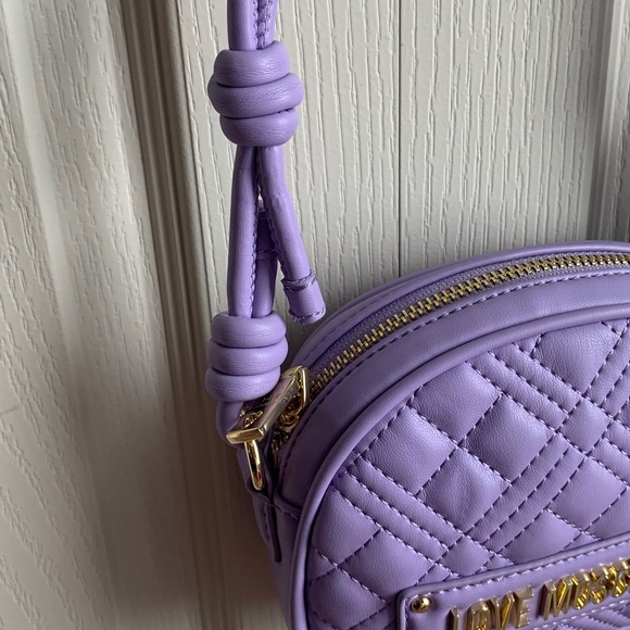 LOVE MOSCHINO Small Oval-Shaped Quilted Bag - Picture 5 of 15